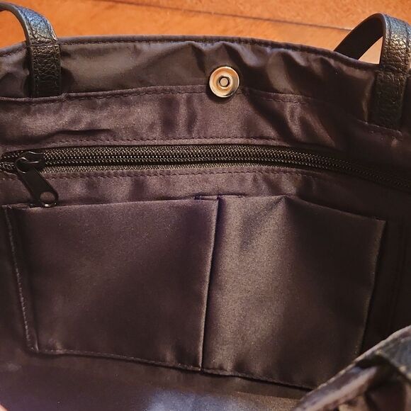 Brighton Art Chic Carryall Take A “Beau” Holiday Tote Bag, Black & Red Bows - Picture 8 of 8